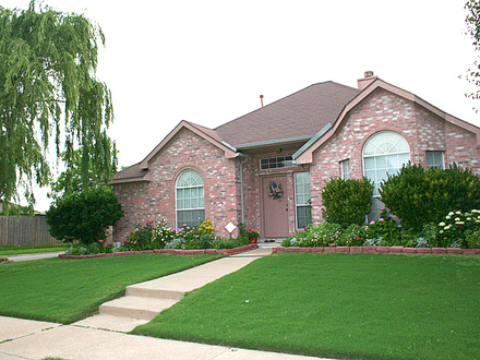 2008May142TEXAS HOME GARDEN- FRONT LAWN