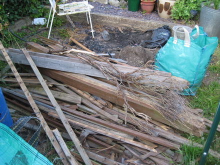 Seating area by pond_may_2008_-_30.jpg