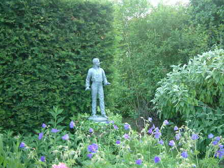 Venetian Lead Statue with Geraniums Stockton Bury